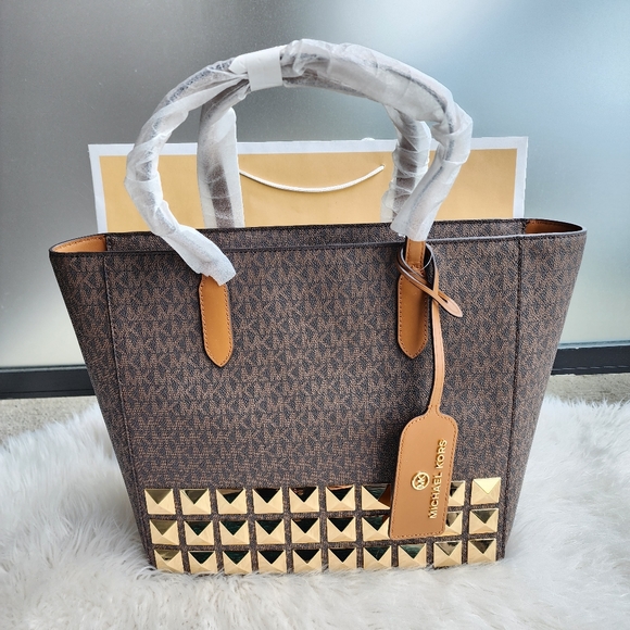 🎁👜 Michael kors bag XL original brand new with tag No Negotiable*** - Picture 8 of 8